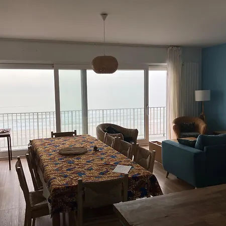 Face A La Mer, 7eme Etage